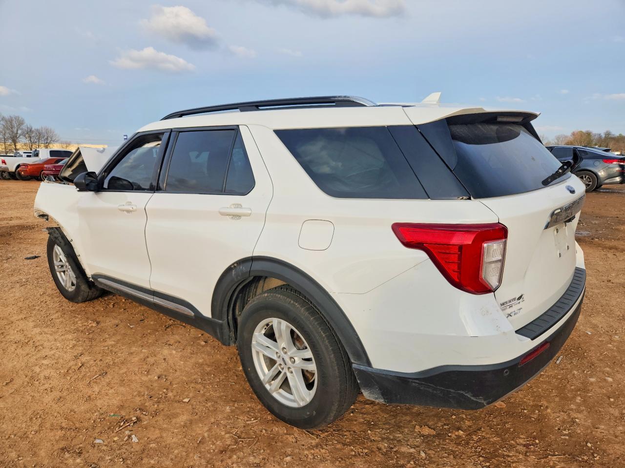 2021 FORD EXPLORER XLT photo 3