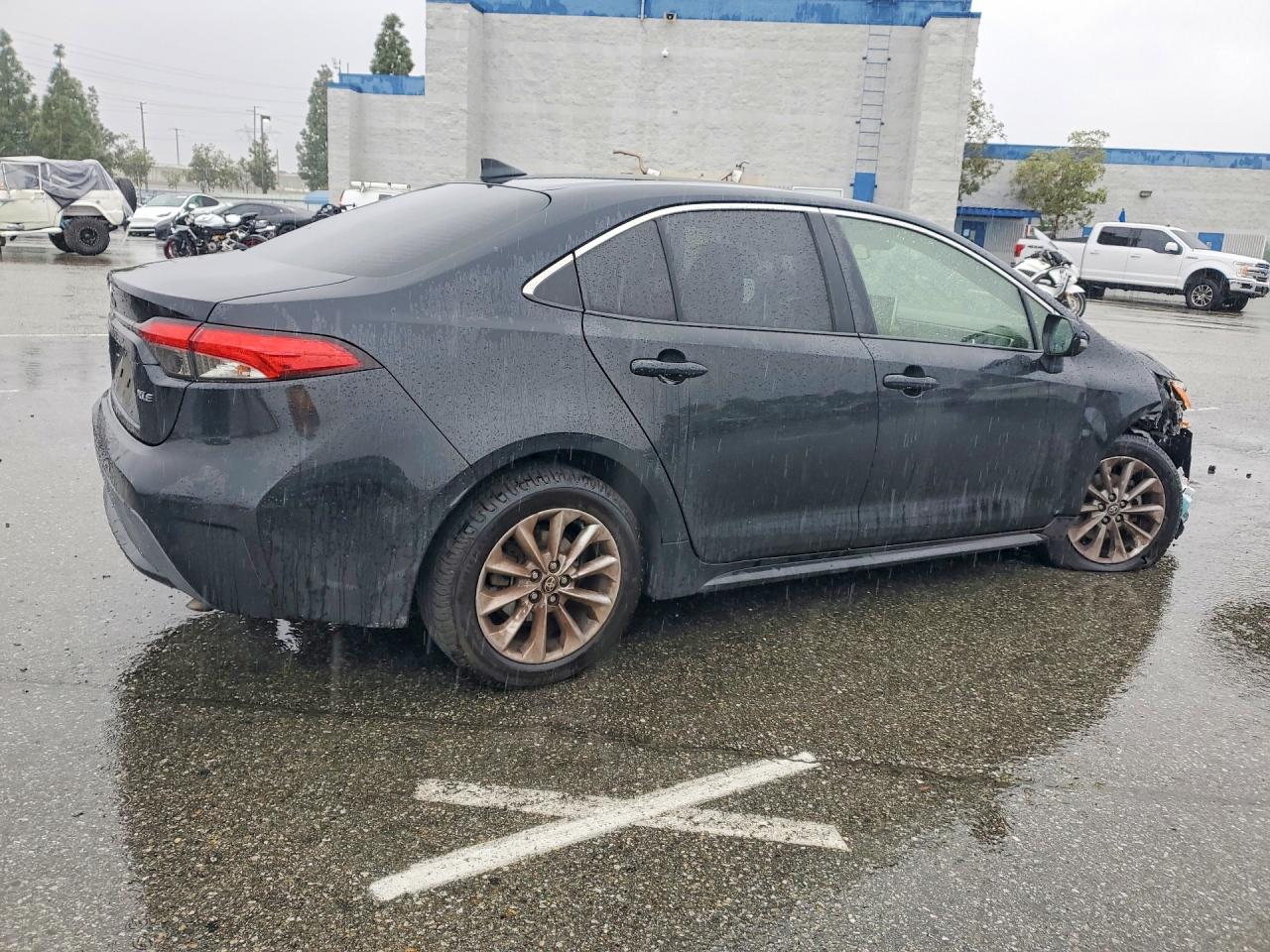 2020 TOYOTA COROLLA XLE photo 3