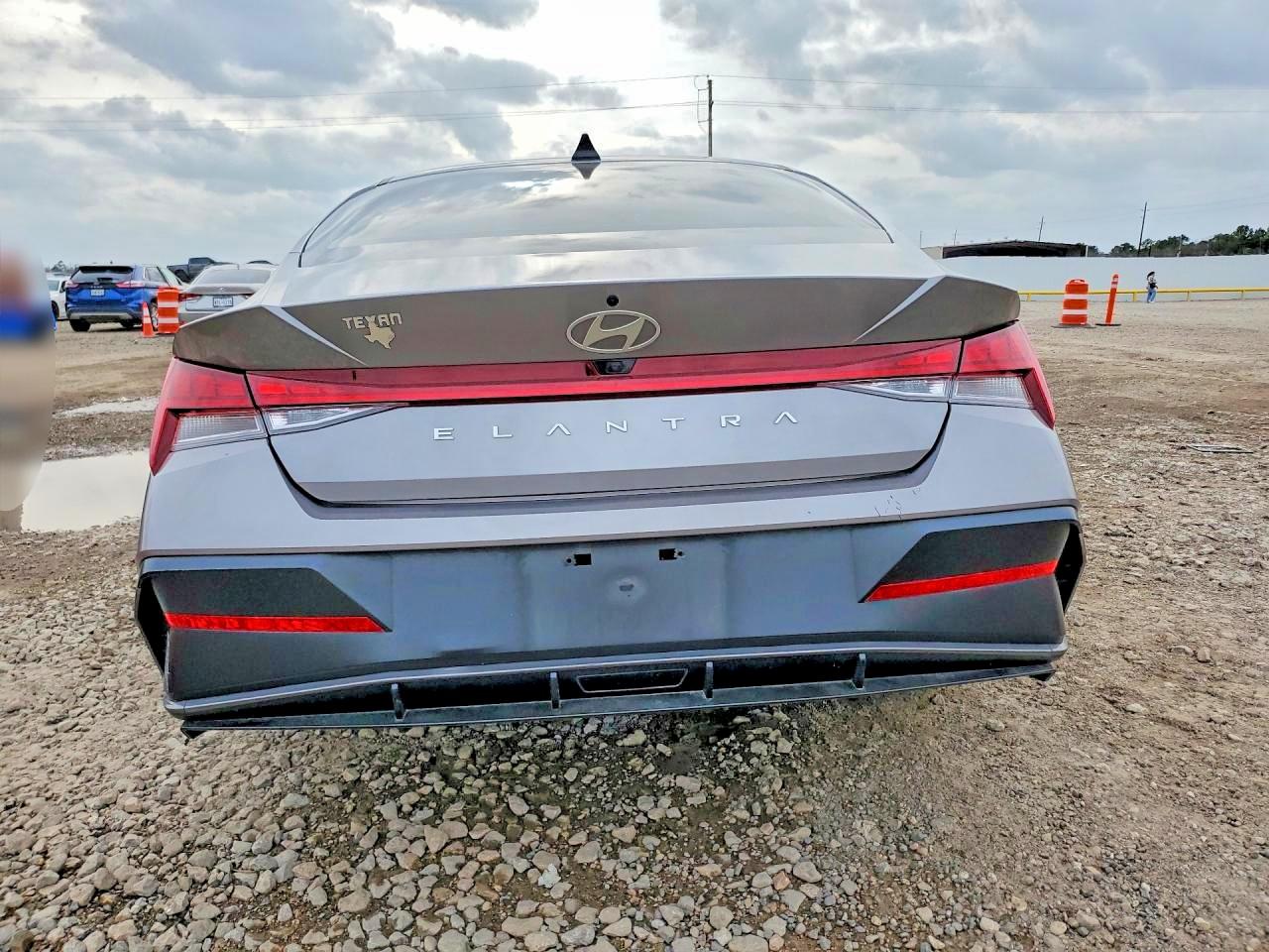 2024 HYUNDAI ELANTRA SEL photo 6