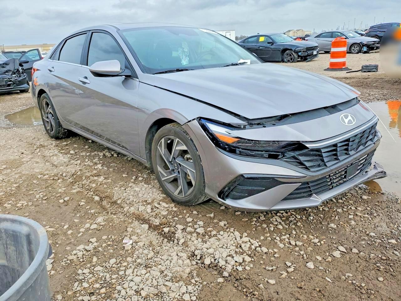 2024 HYUNDAI ELANTRA SEL photo 4