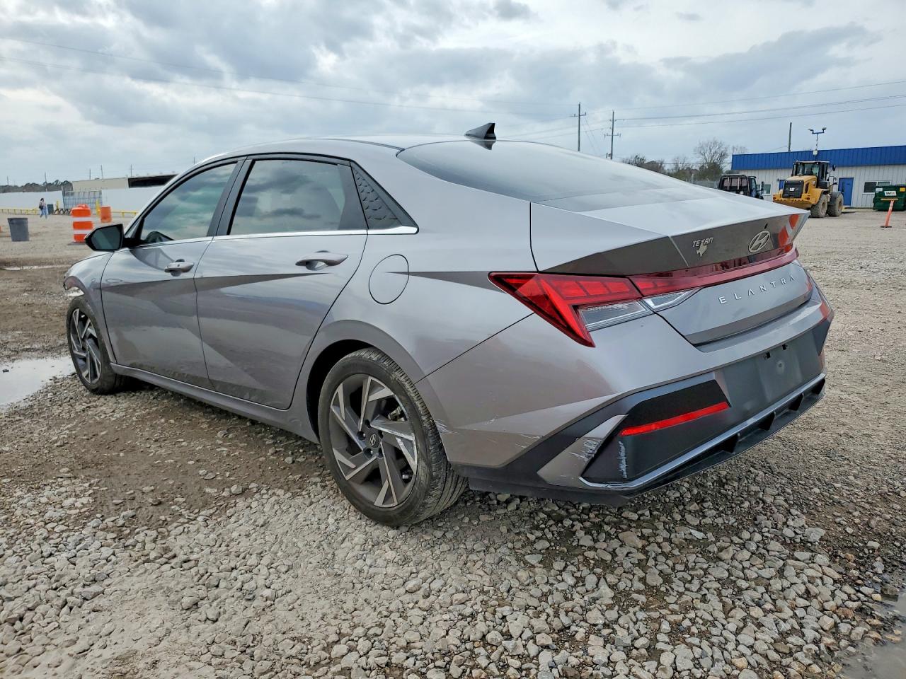 2024 HYUNDAI ELANTRA SEL photo 2