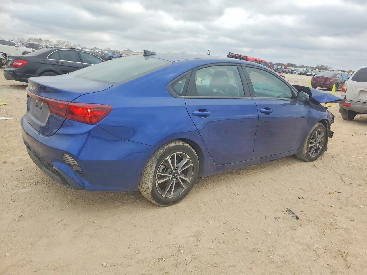 2023 KIA FORTE LX photo 5