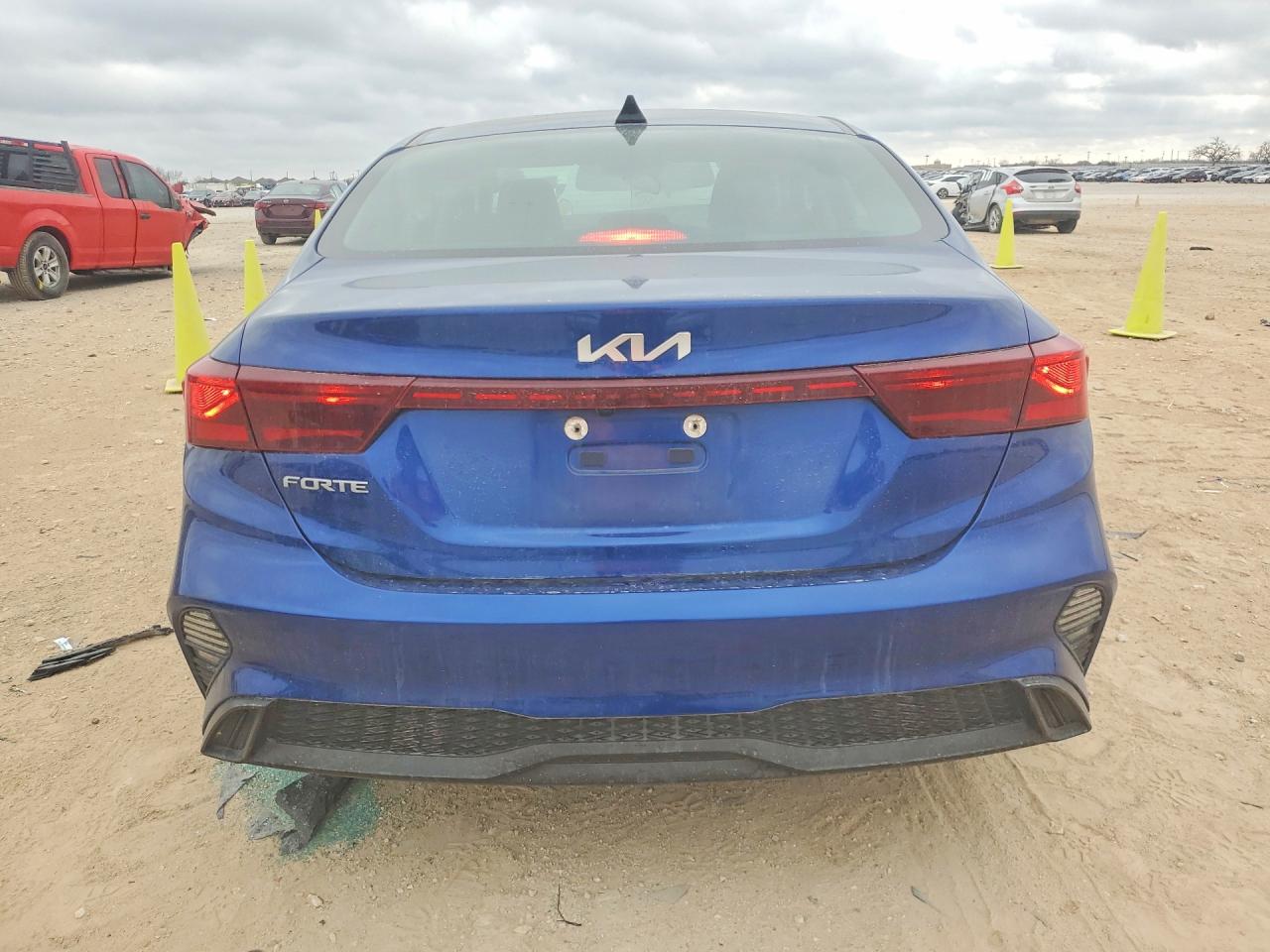 2023 KIA FORTE LX photo 11