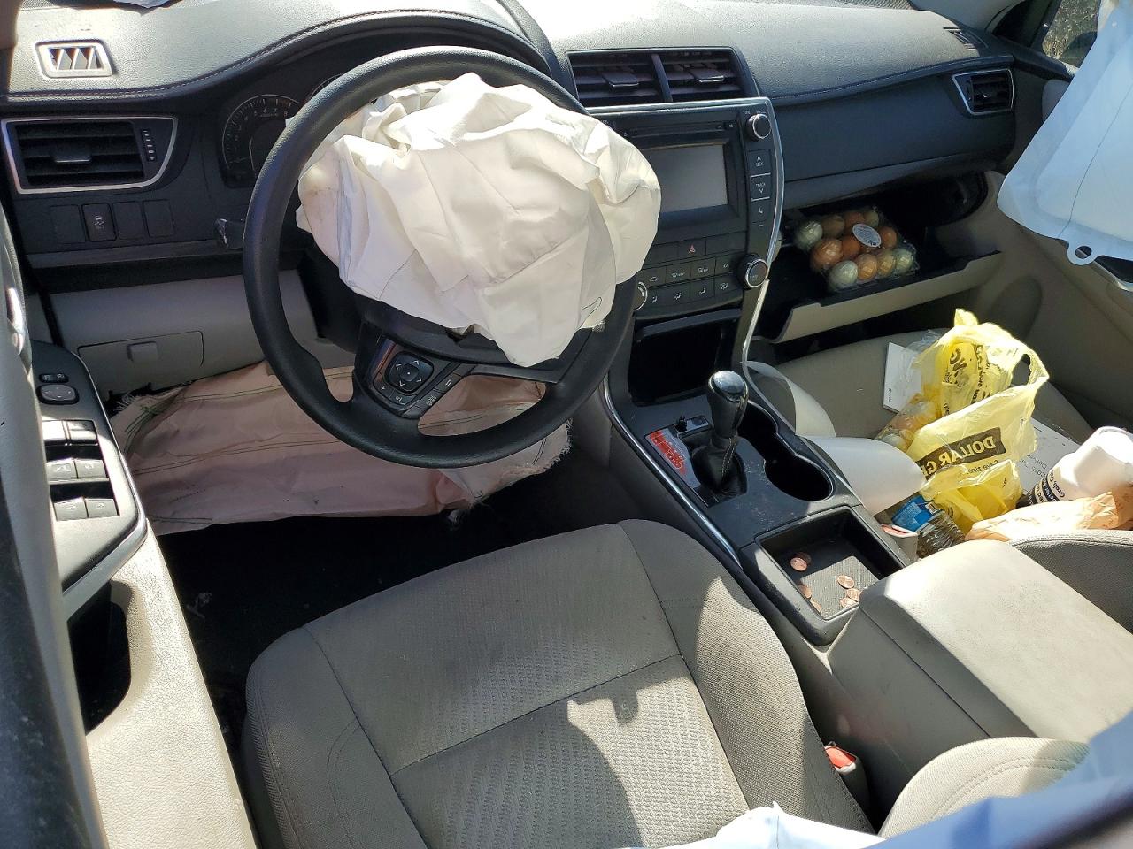 2015 TOYOTA CAMRY LE photo 22