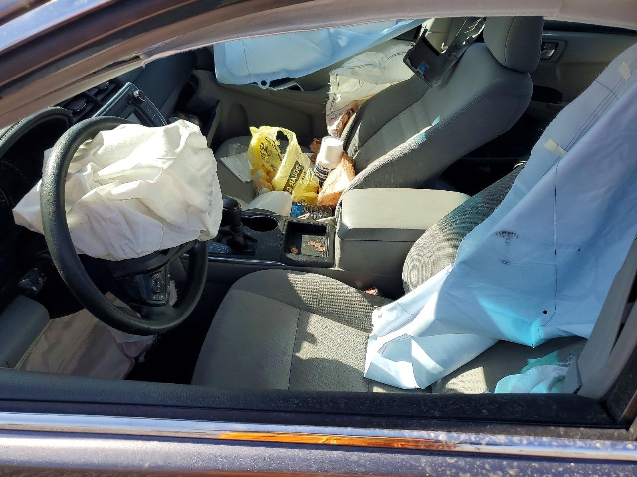 2015 TOYOTA CAMRY LE photo 19