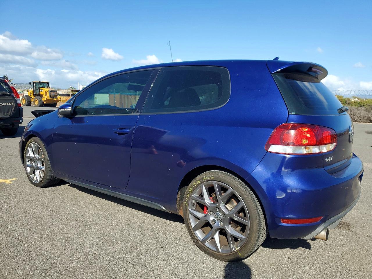 2013 VOLKSWAGEN GTI photo 4