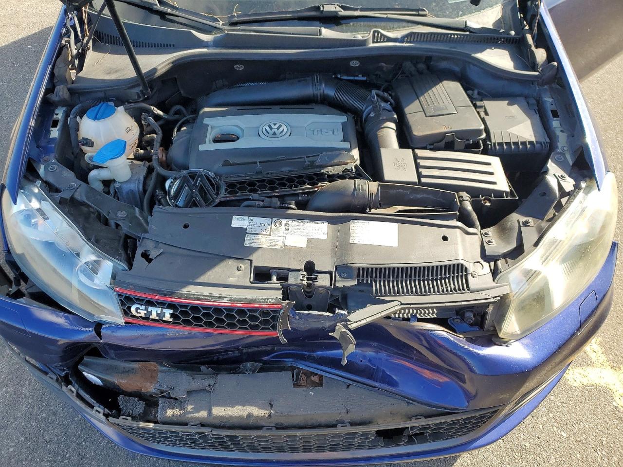2013 VOLKSWAGEN GTI photo 31