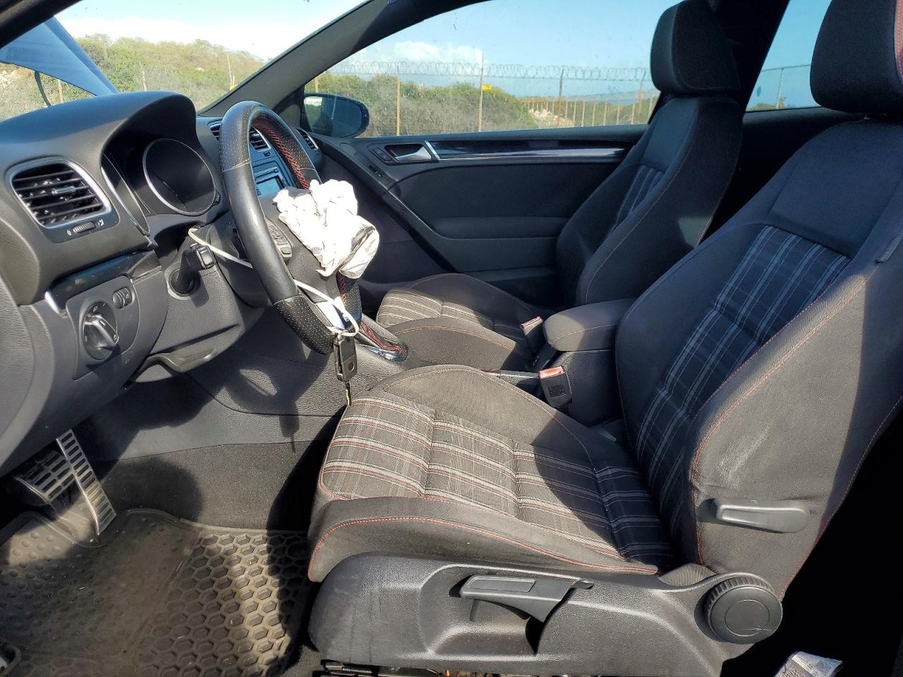 2013 VOLKSWAGEN GTI photo 19