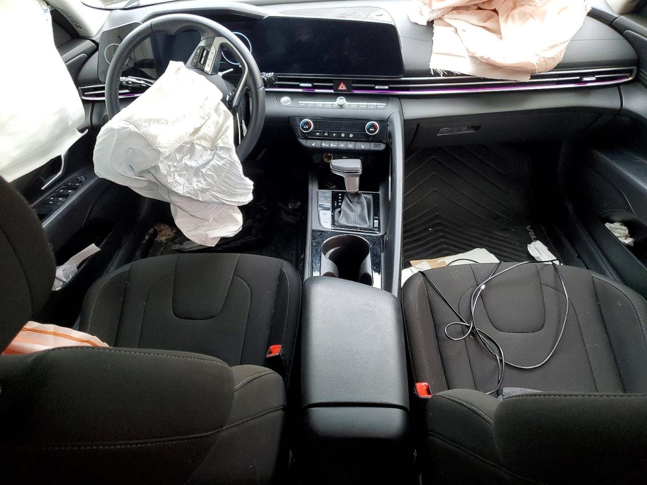 2024 HYUNDAI ELANTRA SEL photo 22