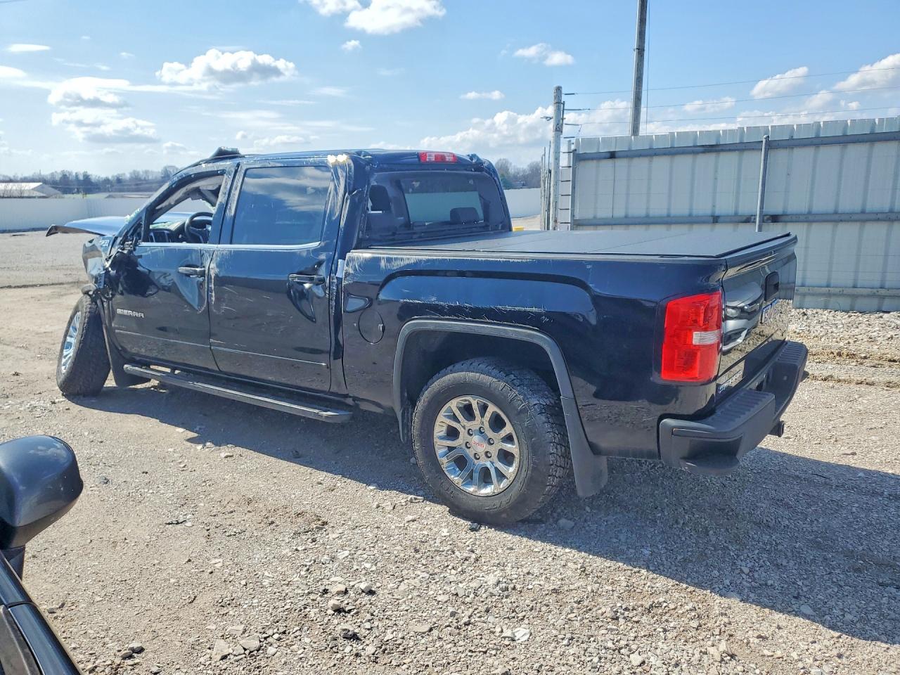 2015 GMC SIERRA K1500 SLE photo 2