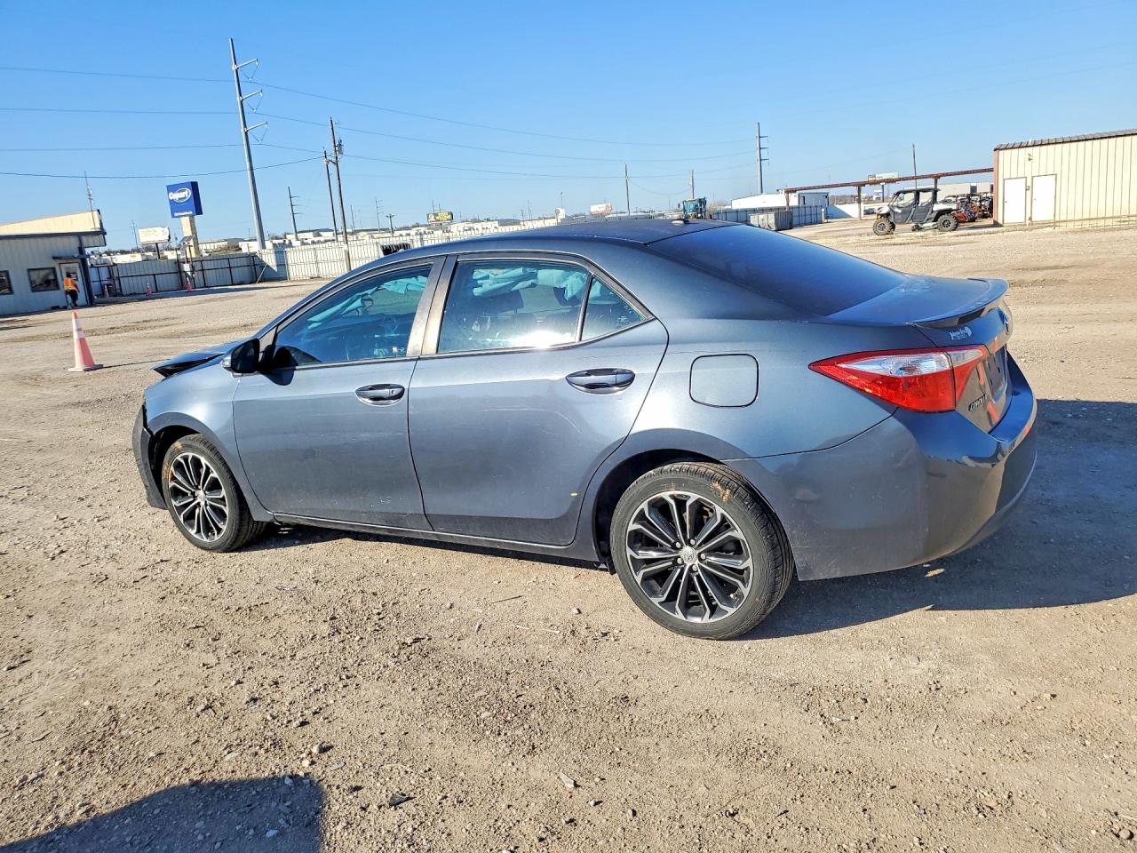 2016 TOYOTA COROLLA photo 3
