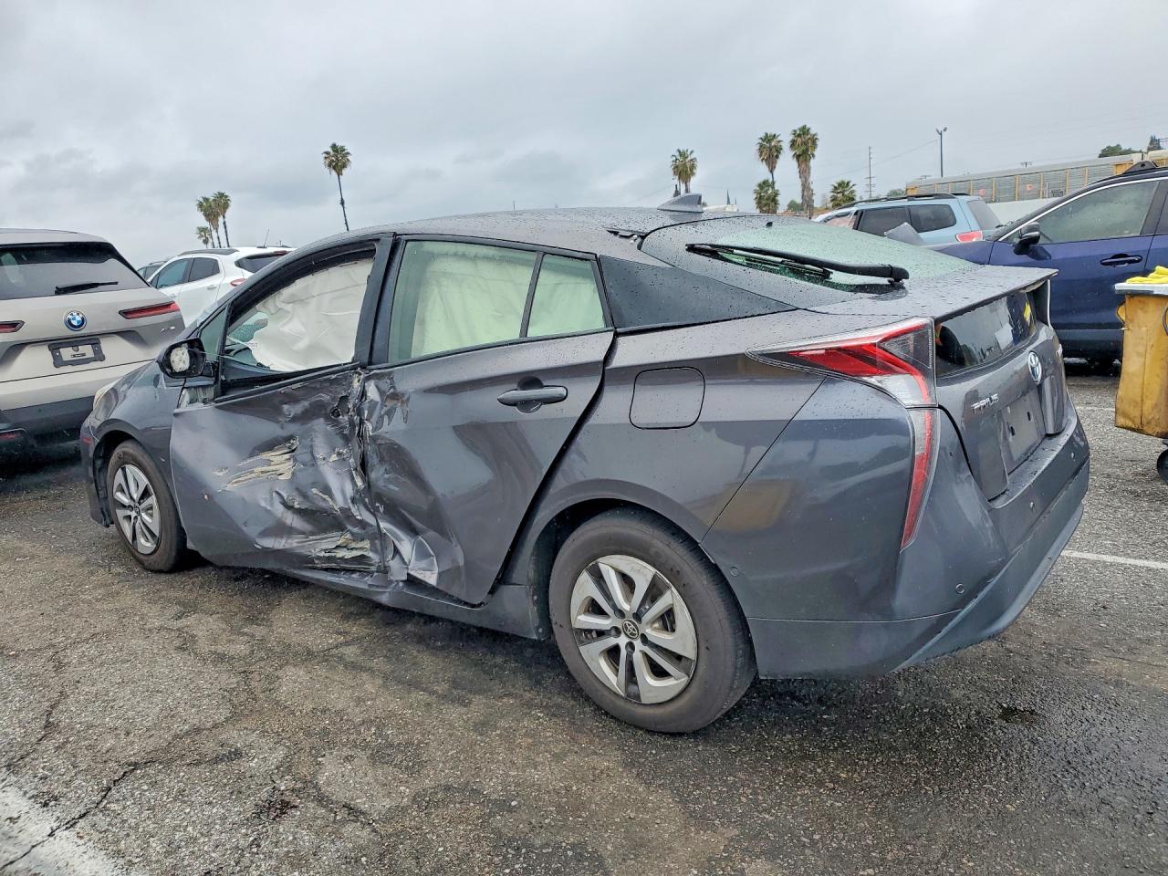 2018 TOYOTA PRIUS TWO photo 3