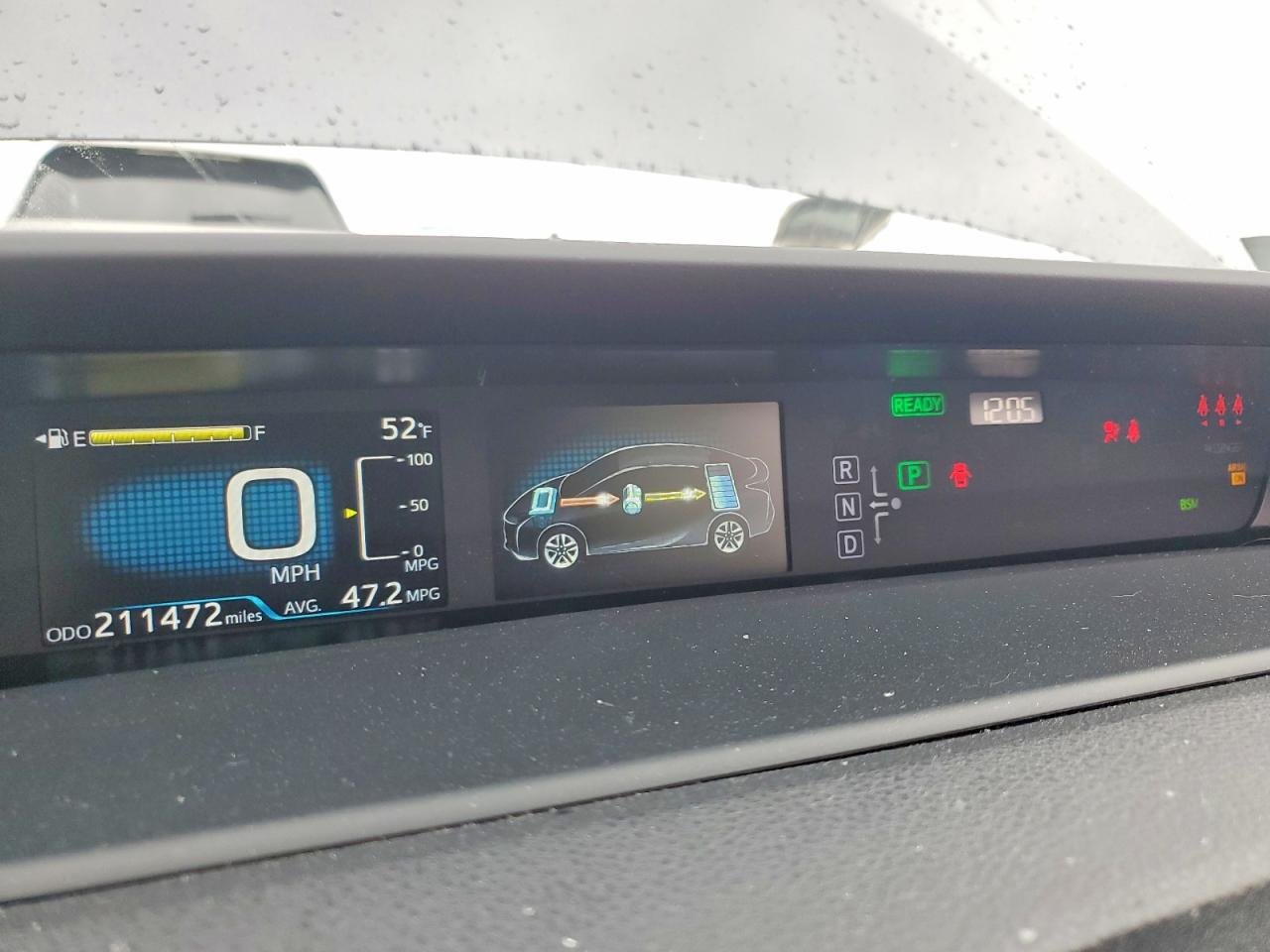 2018 TOYOTA PRIUS TWO photo 17
