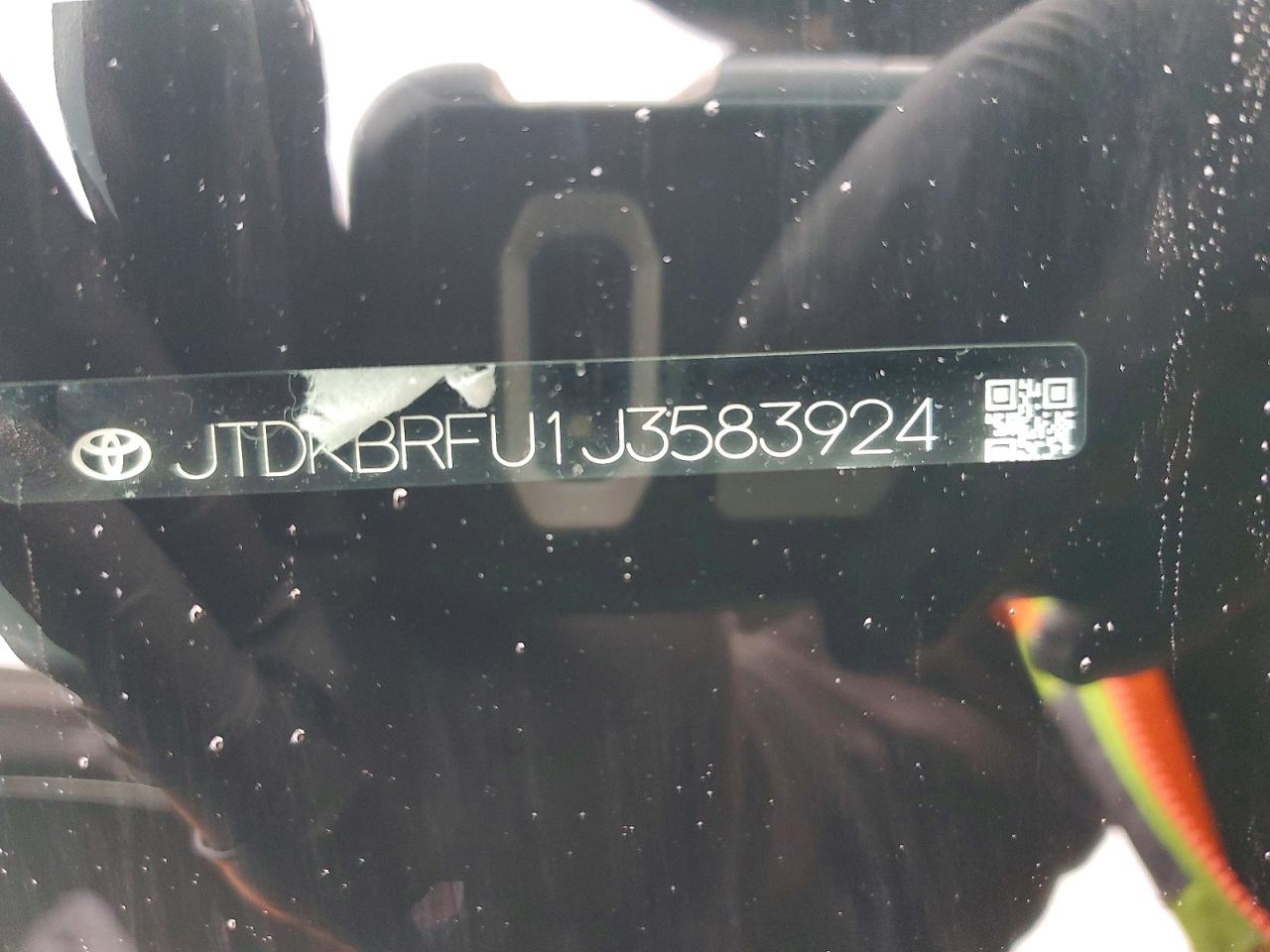 2018 TOYOTA PRIUS TWO photo 23