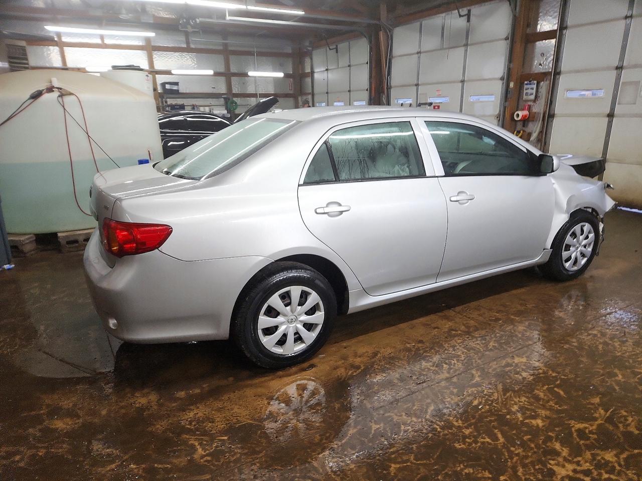 2010 TOYOTA COROLLA LE photo 3