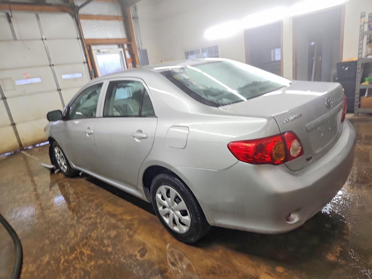 2010 TOYOTA COROLLA LE photo 2