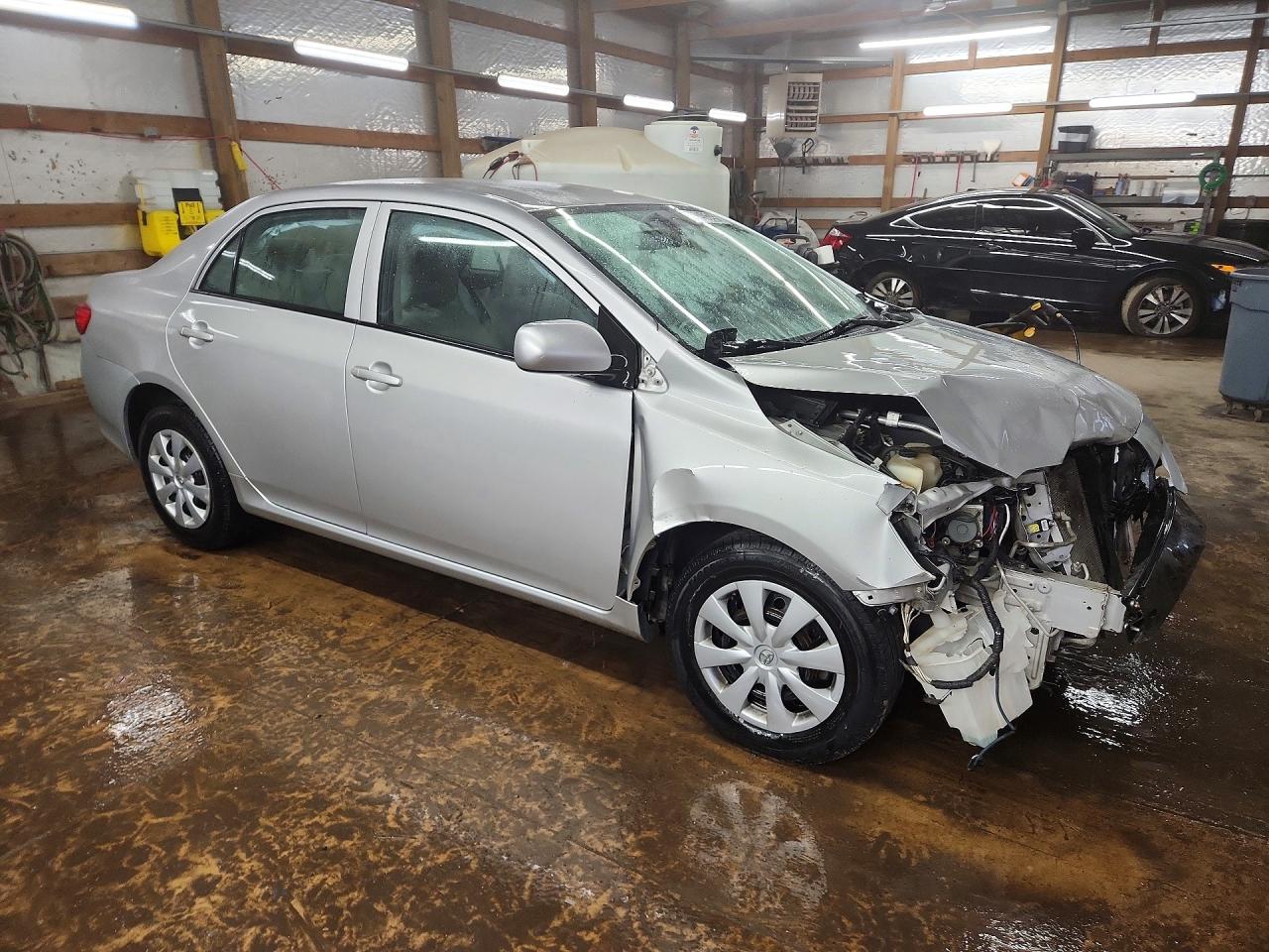 2010 TOYOTA COROLLA LE photo 4