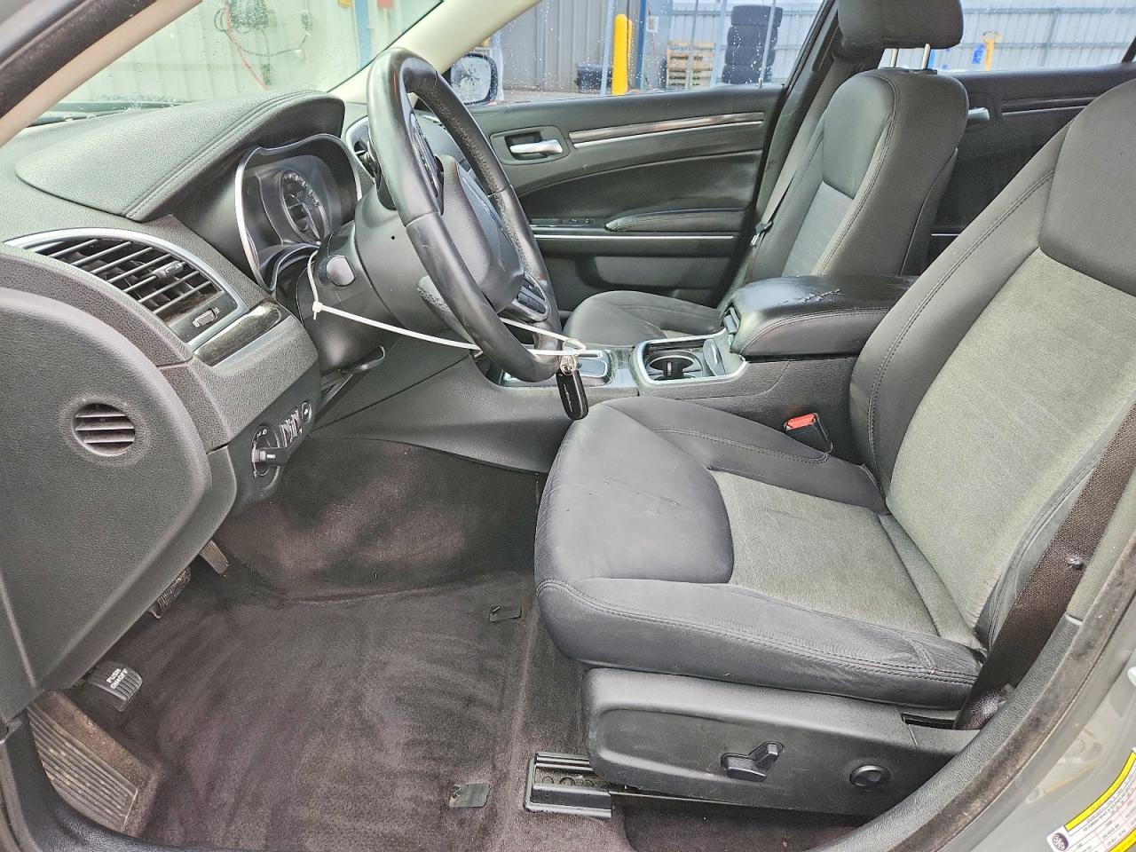 2018 CHRYSLER 300 TOURING photo 19