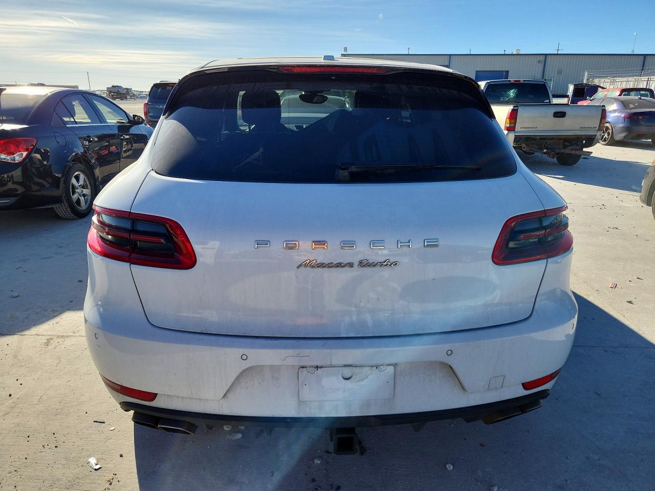 2016 PORSCHE MACAN TURBO photo 16