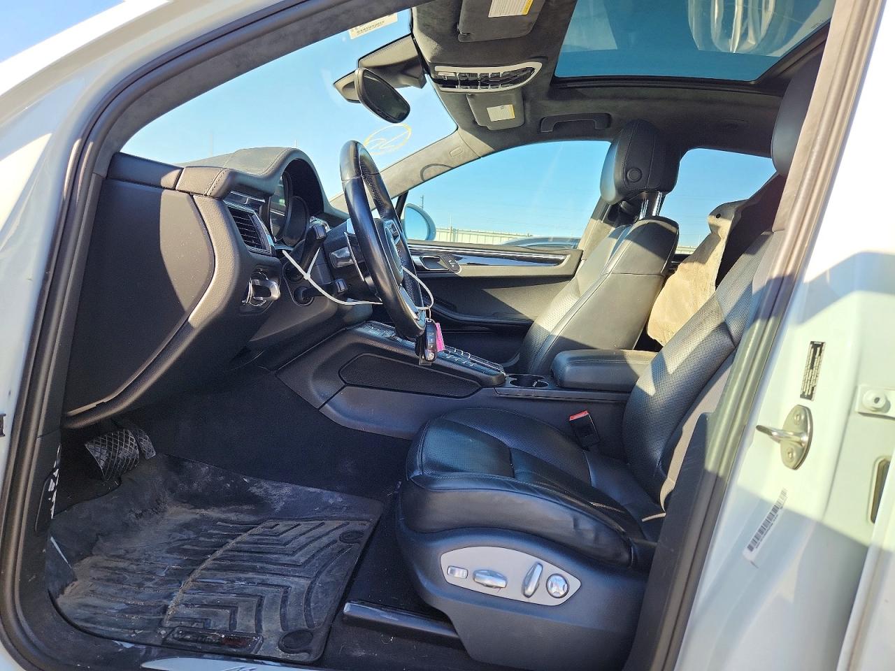 2016 PORSCHE MACAN TURBO photo 19