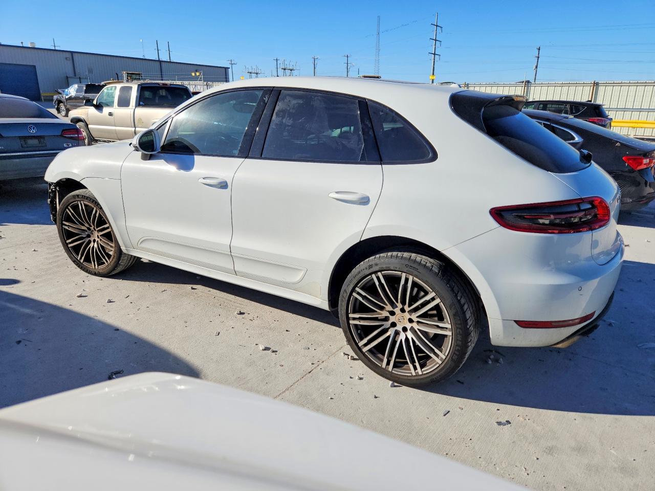 2016 PORSCHE MACAN TURBO photo 4