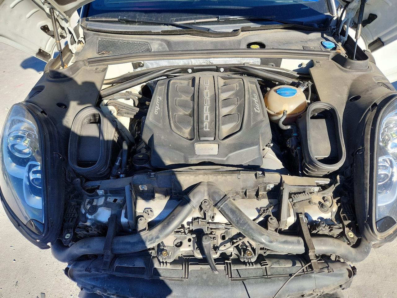 2016 PORSCHE MACAN TURBO photo 34
