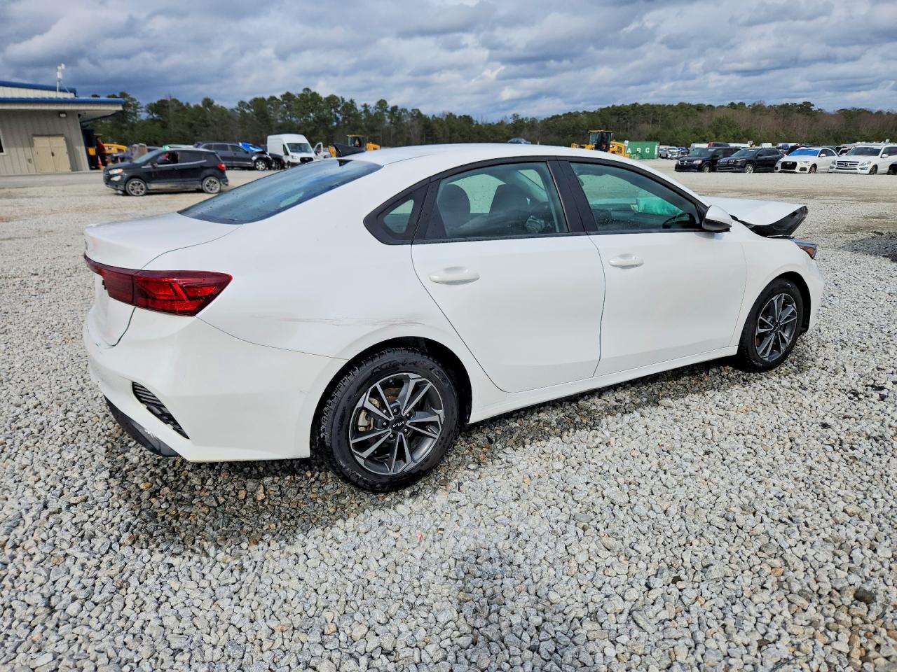 2023 KIA FORTE LXS photo 3