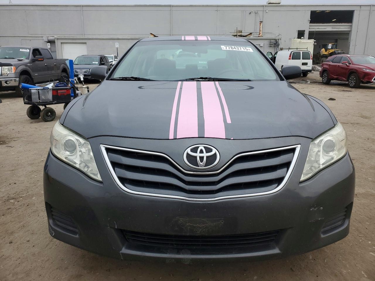 2011 TOYOTA CAMRY LE photo 5