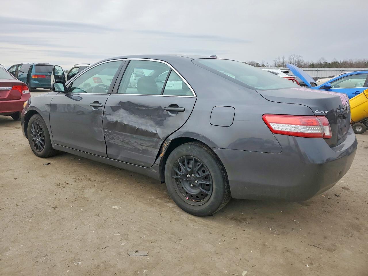 2011 TOYOTA CAMRY LE photo 2