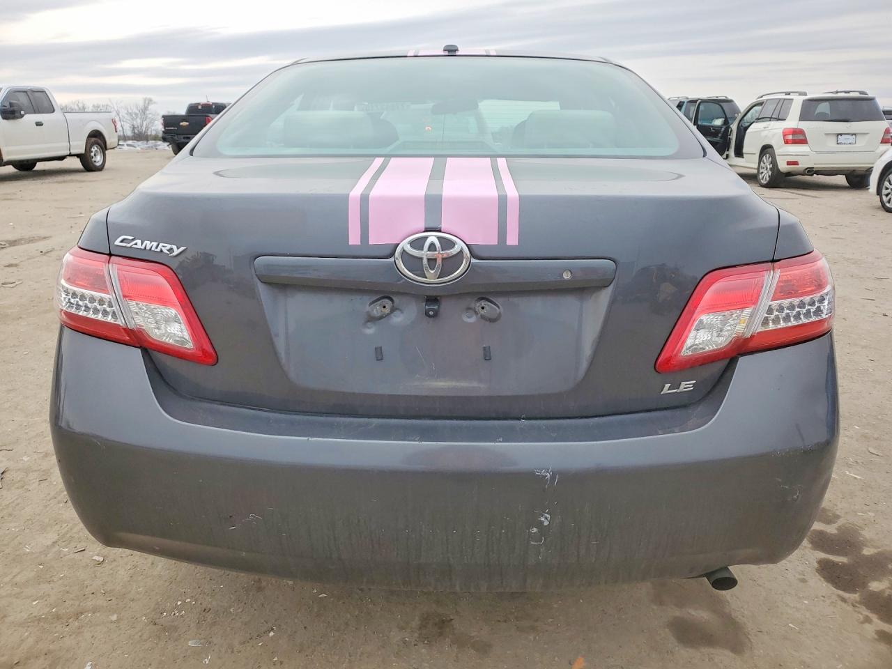 2011 TOYOTA CAMRY LE photo 6