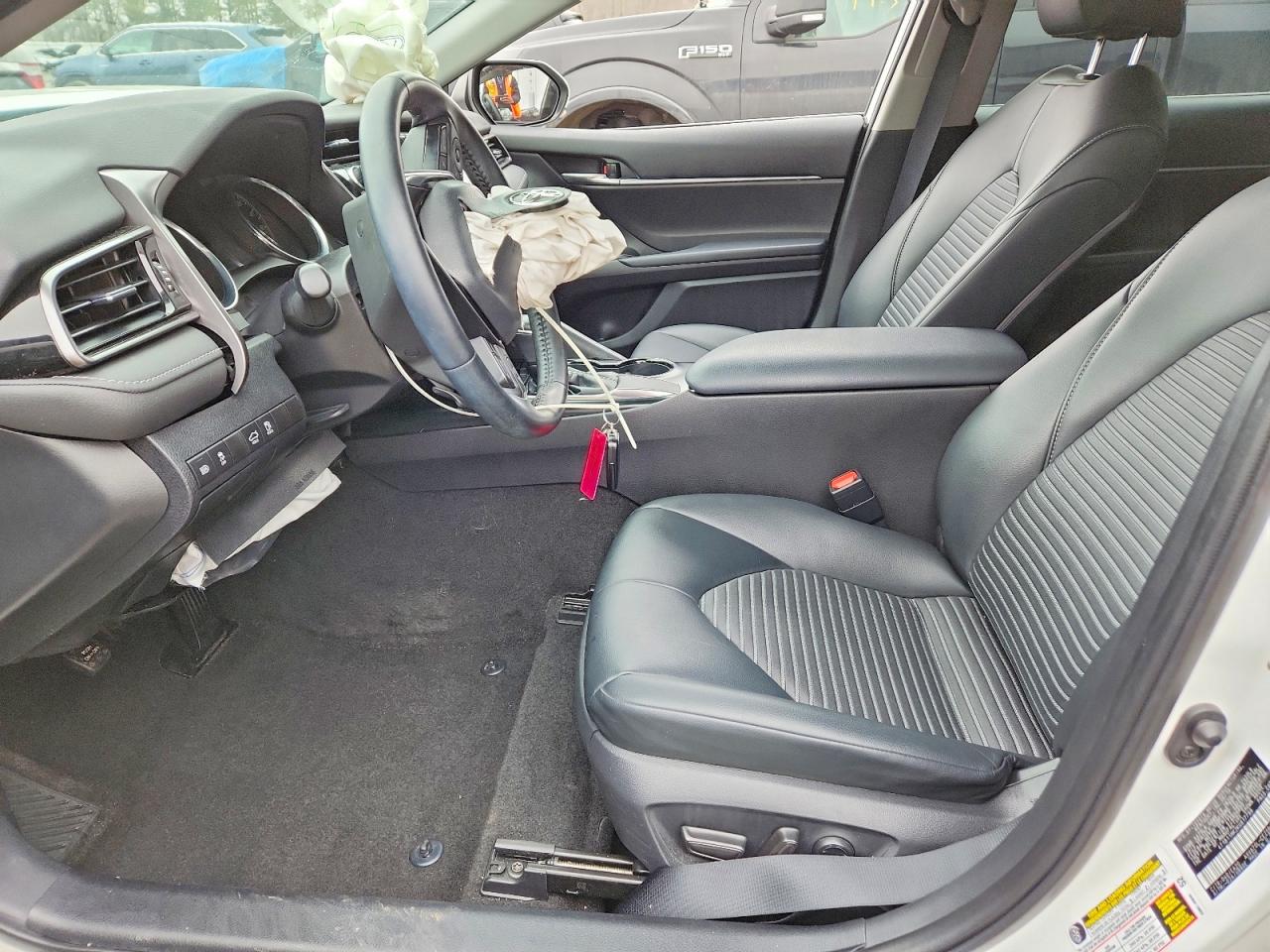 2019 TOYOTA CAMRY SE photo 7