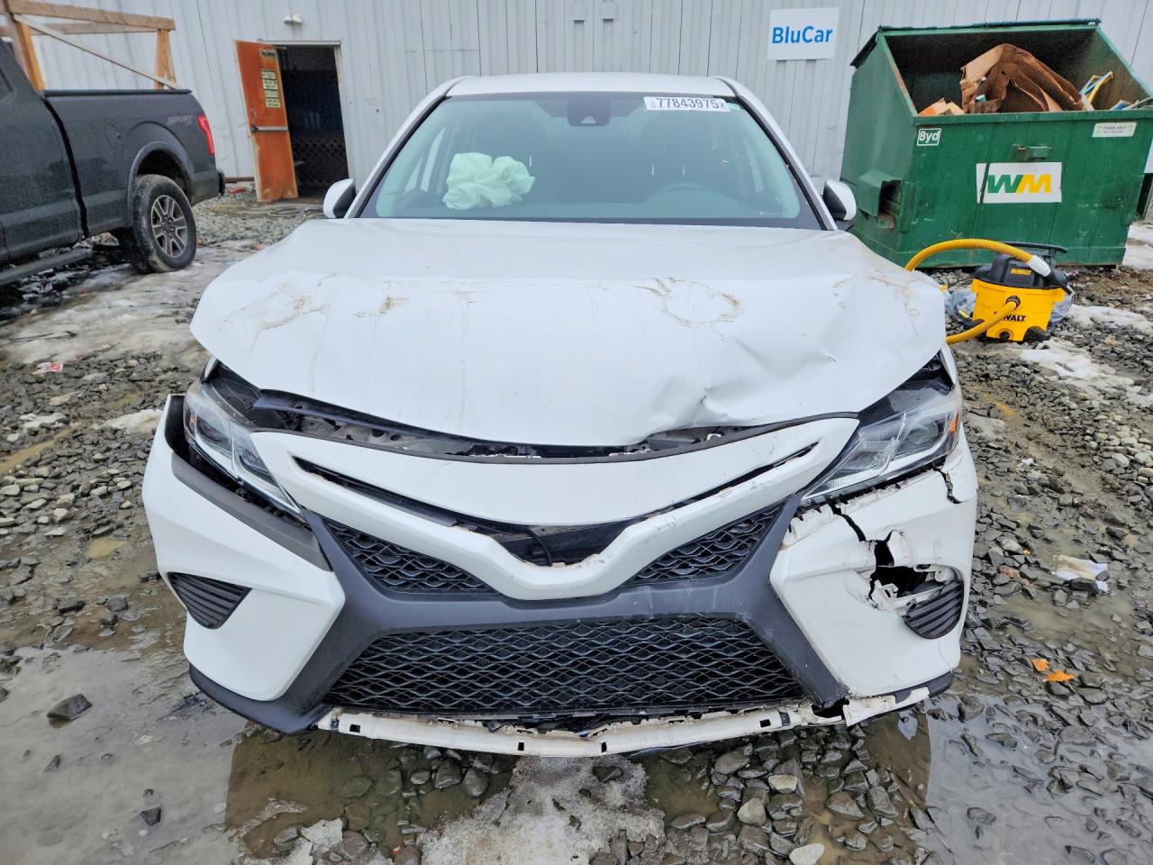 2019 TOYOTA CAMRY SE photo 5
