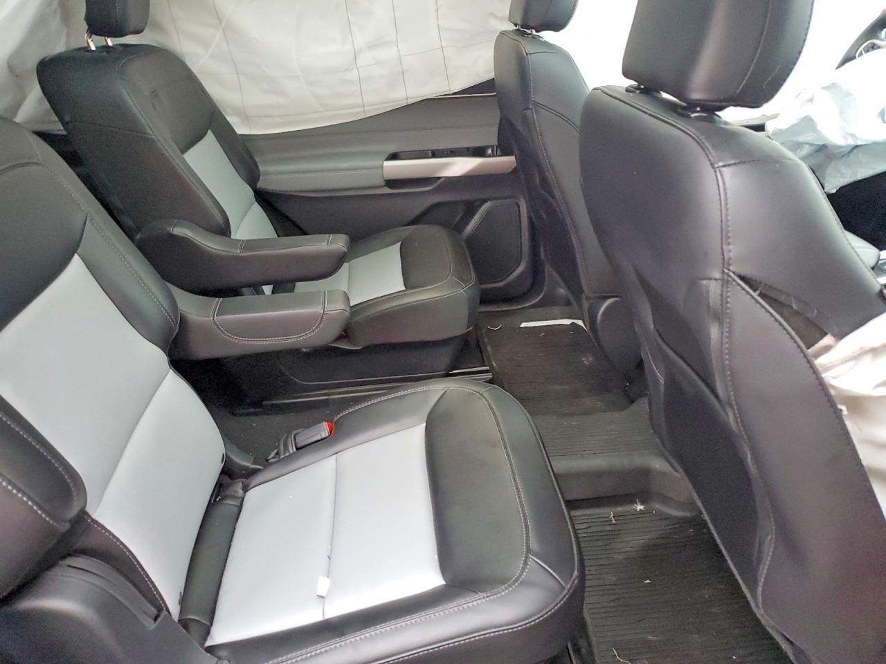 2024 FORD EXPLORER XLT photo 11