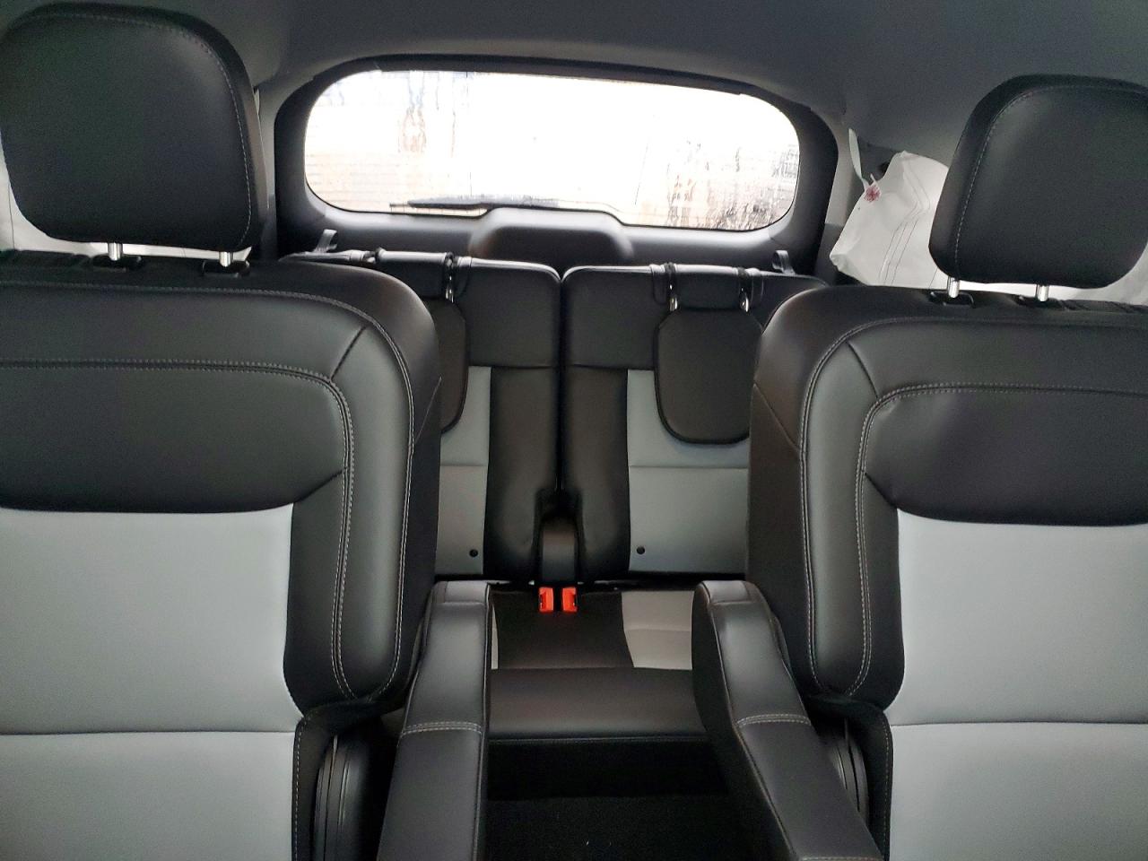 2024 FORD EXPLORER XLT photo 10