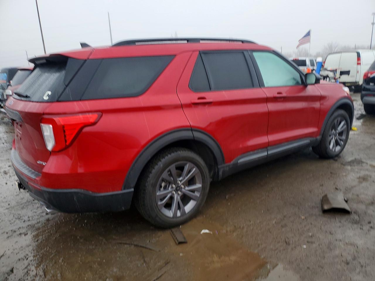 2024 FORD EXPLORER XLT photo 3