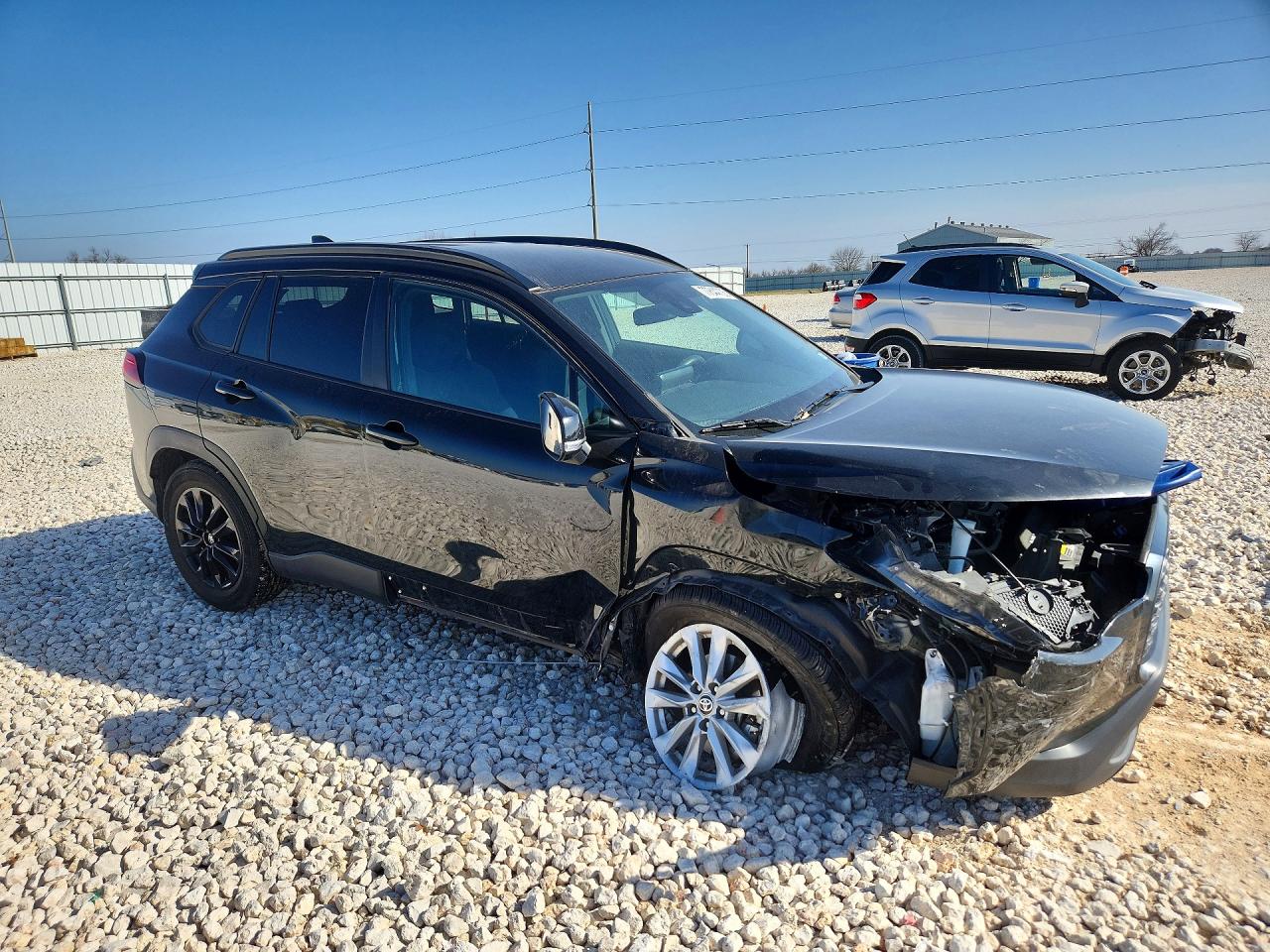 2022 TOYOTA COROLLA CROSS LE photo 4