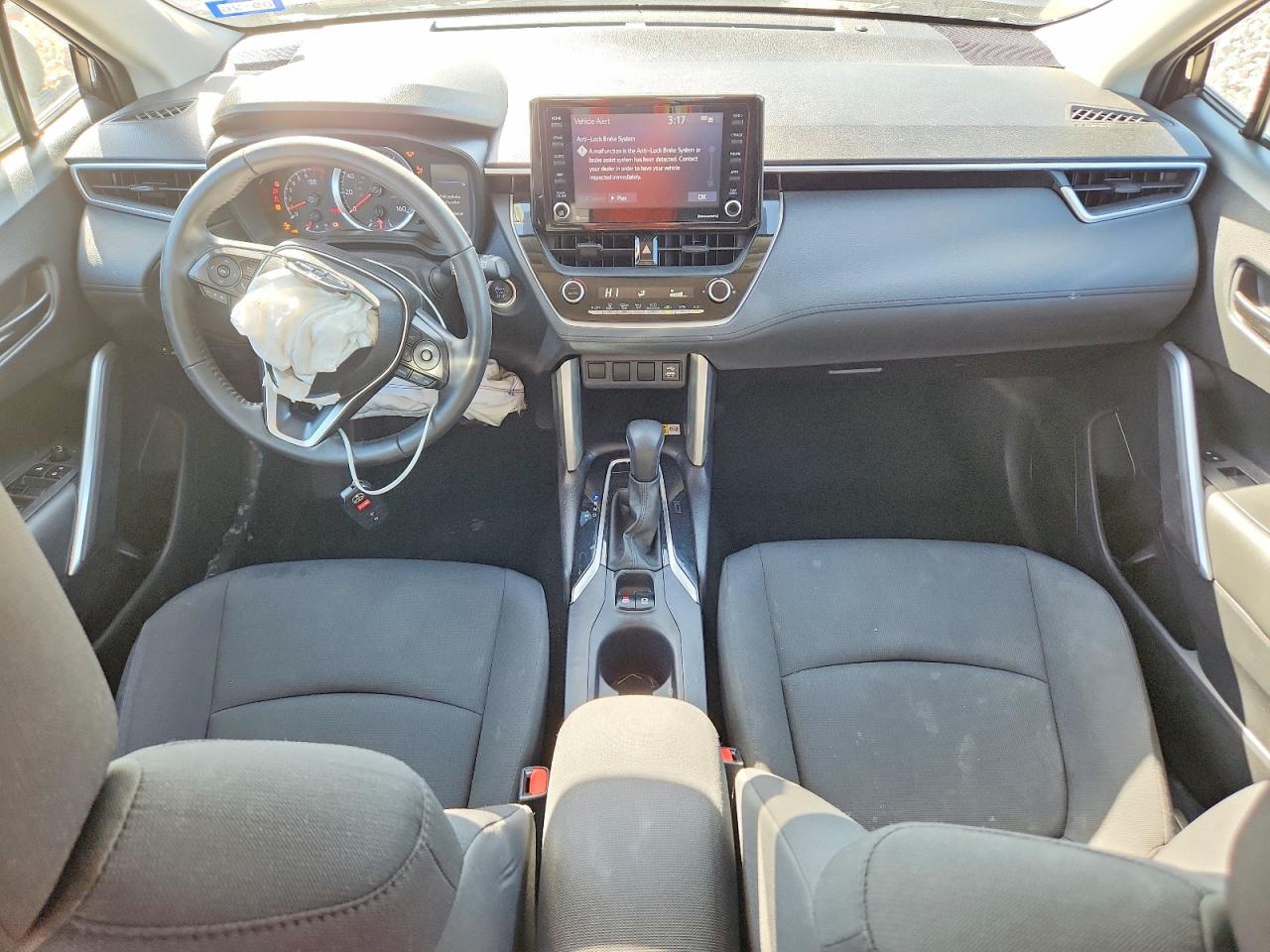 2022 TOYOTA COROLLA CROSS LE photo 8