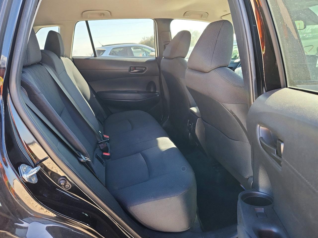 2022 TOYOTA COROLLA CROSS LE photo 11