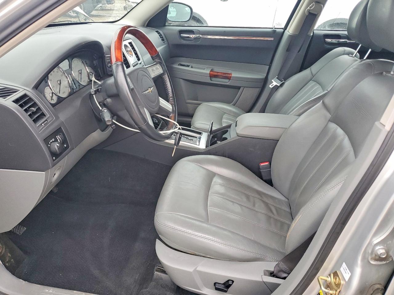 2005 CHRYSLER 300C photo 19