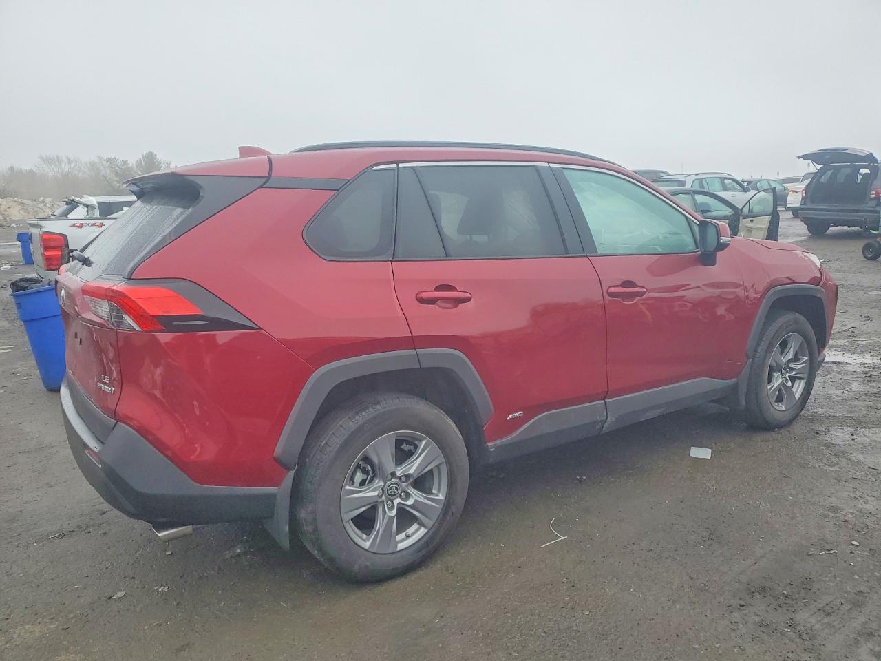 2024 TOYOTA RAV4 LE photo 3