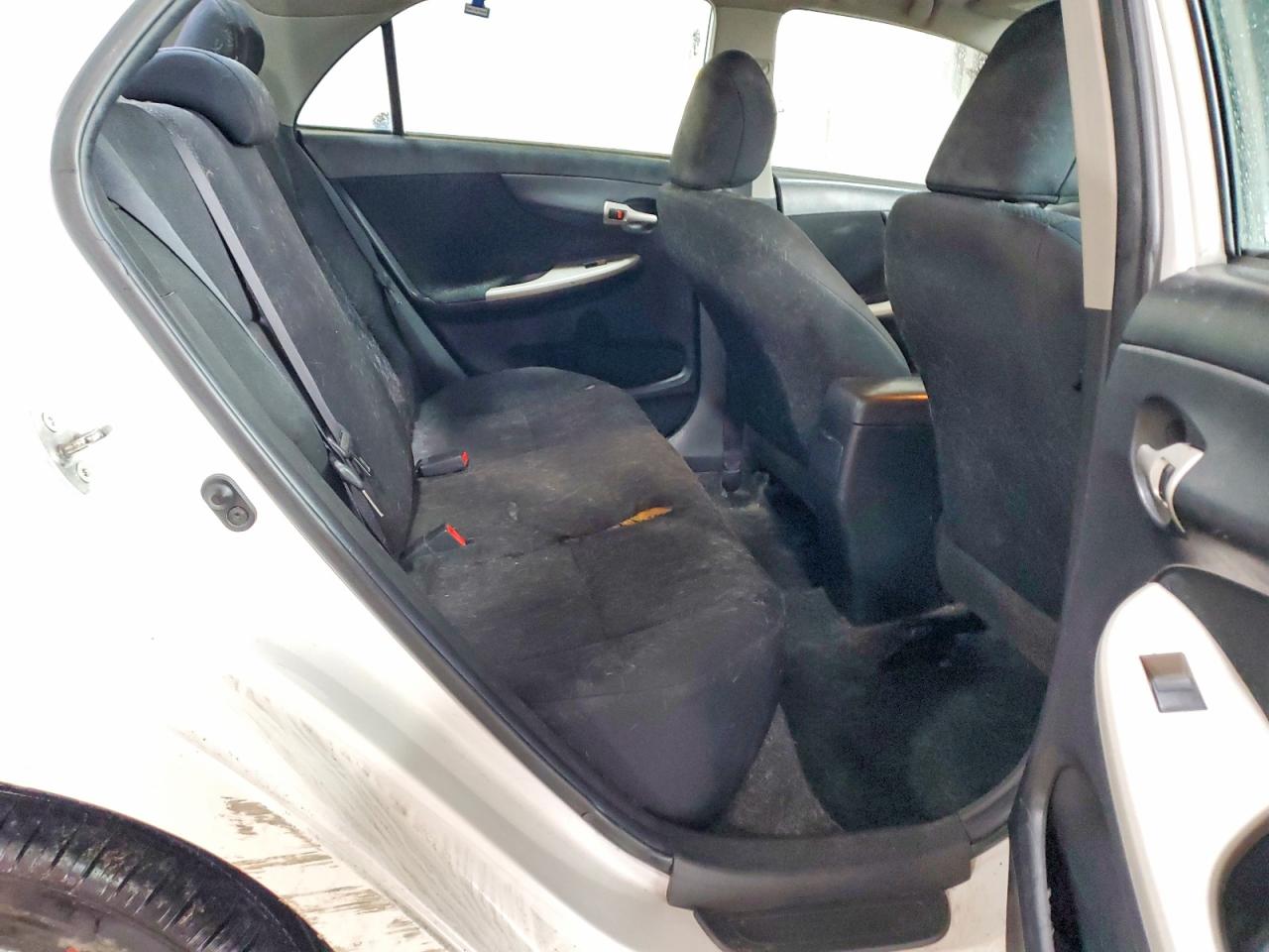 2010 TOYOTA COROLLA S photo 10
