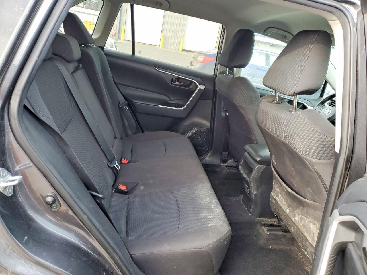 2021 TOYOTA RAV4 LE photo 10