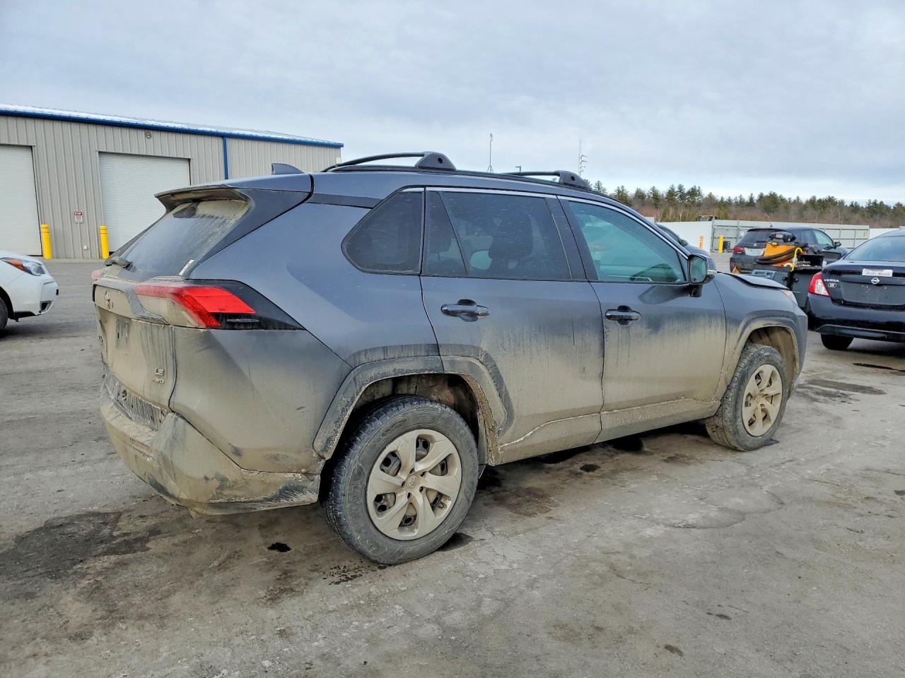 2021 TOYOTA RAV4 LE photo 3