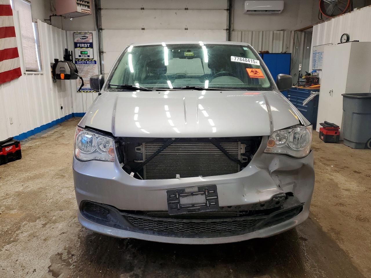 2015 DODGE GRAND CARAVAN SE photo 9