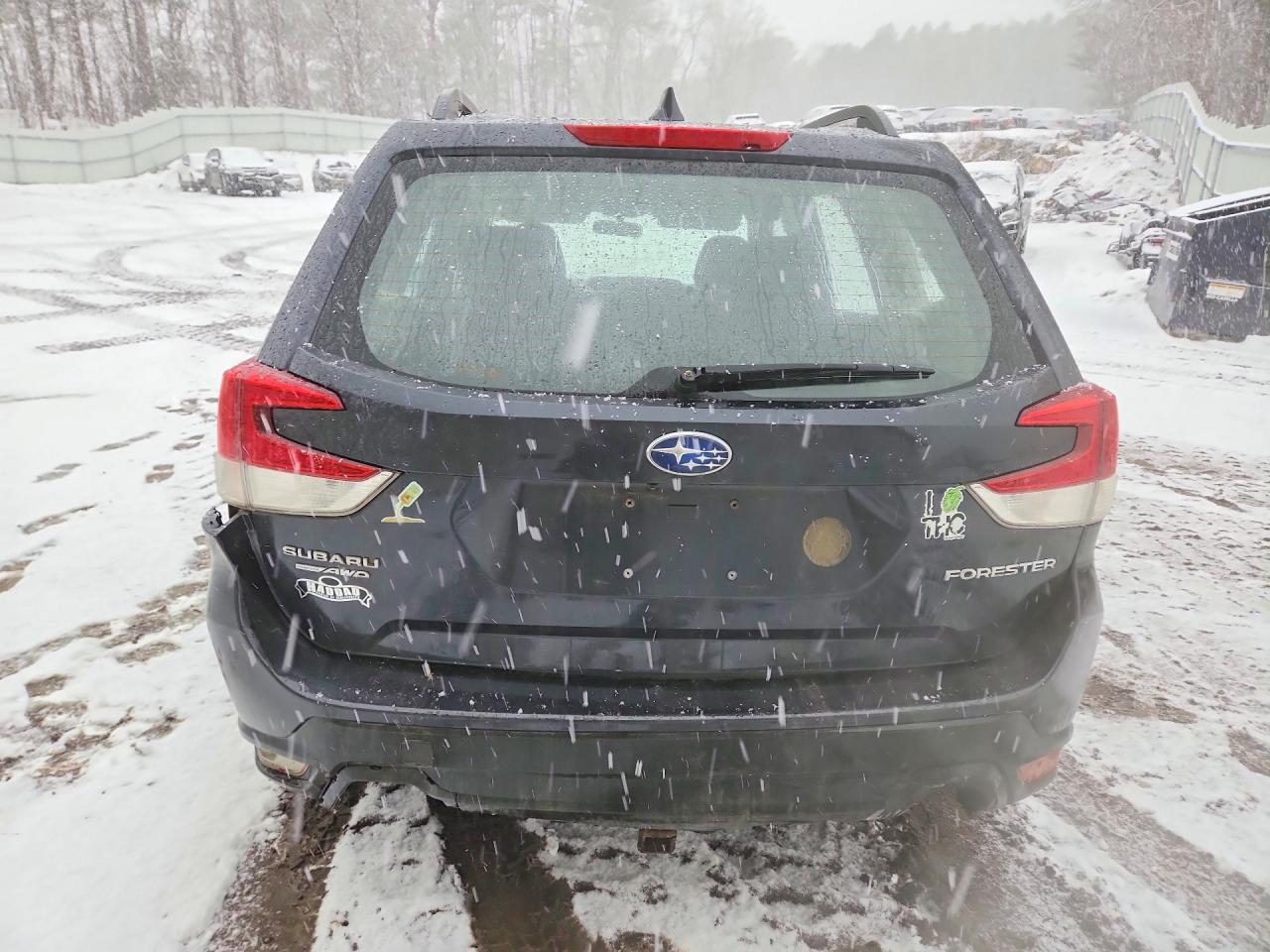 2019 SUBARU FORESTER photo 11