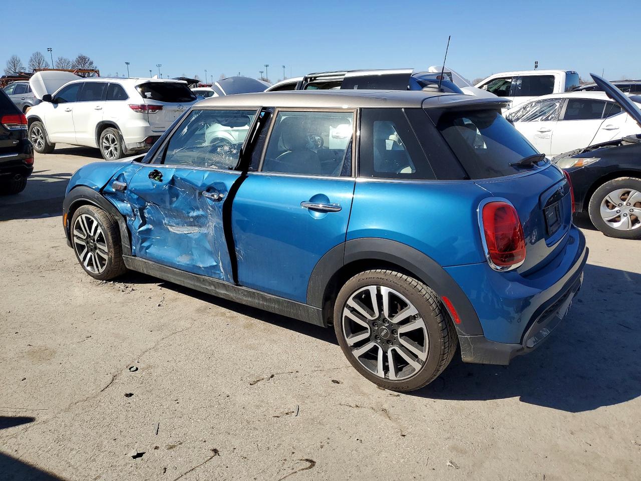 2022 MINI COOPER S photo 2