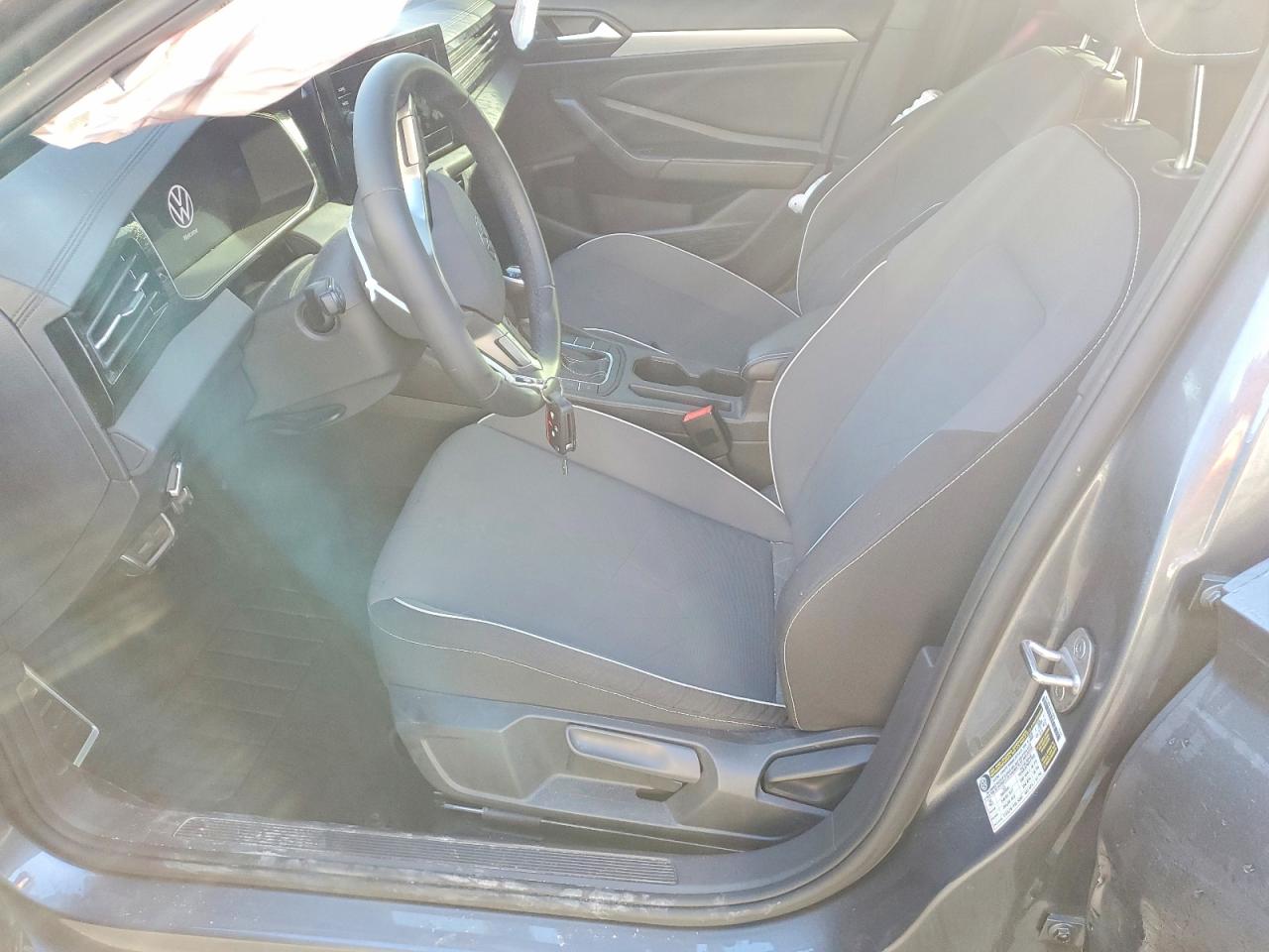 2025 VOLKSWAGEN JETTA SPORT photo 13