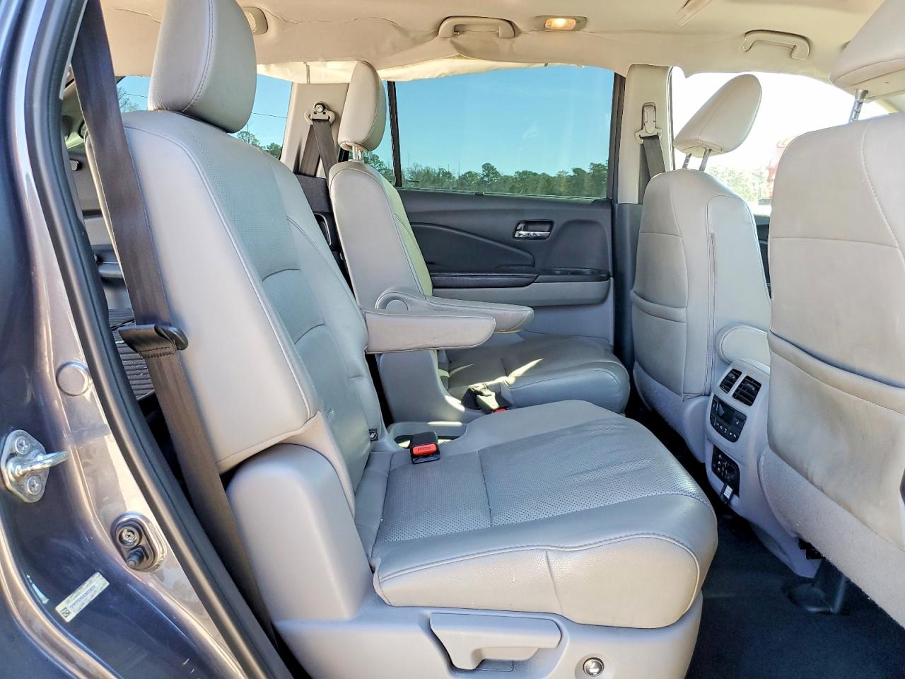 2016 HONDA PILOT ELITE photo 11