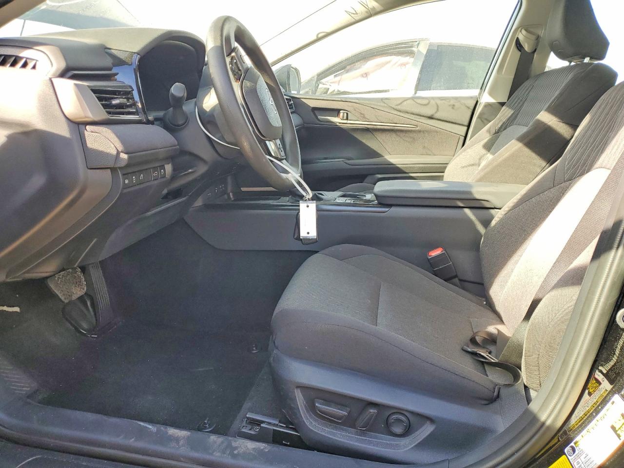 2025 TOYOTA CAMRY LE photo 13