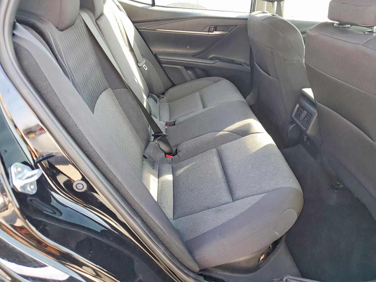 2025 TOYOTA CAMRY LE photo 19